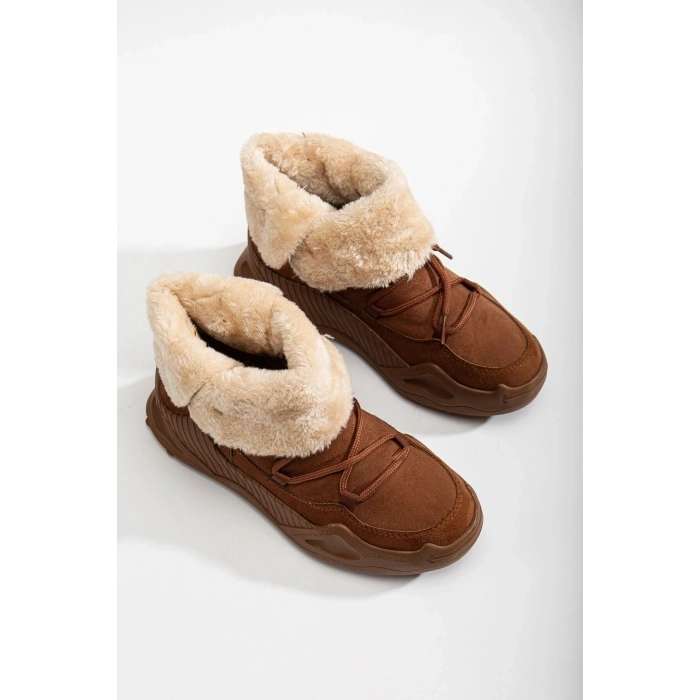 Kinga Kalın Taban Düğme Detaylı İçi Kürklü Bağcıklı Kadın Bot