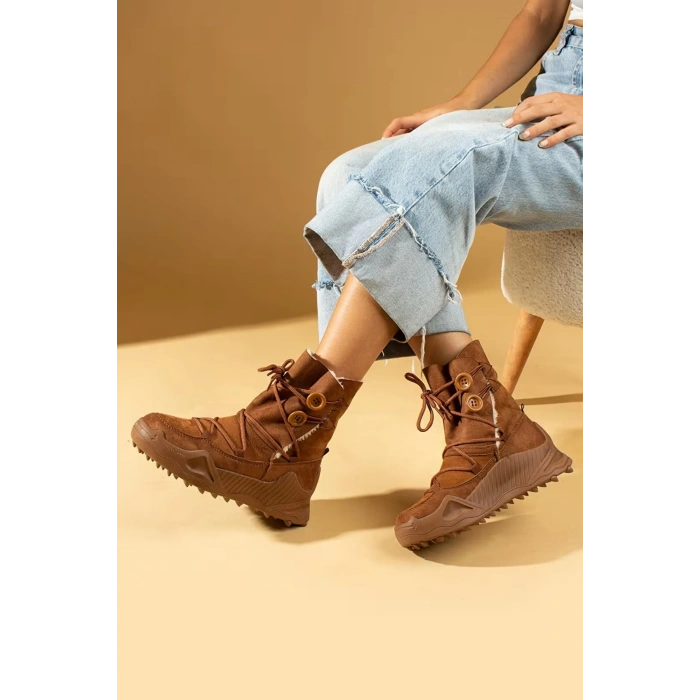 Kinga Kalın Taban Düğme Detaylı İçi Kürklü Bağcıklı Kadın Bot