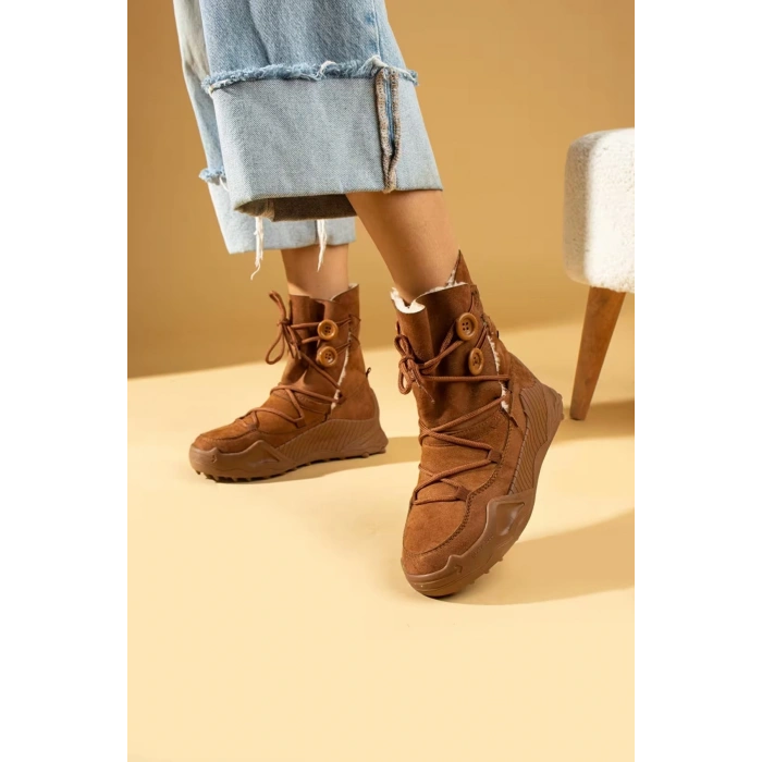 Kinga Kalın Taban Düğme Detaylı İçi Kürklü Bağcıklı Kadın Bot