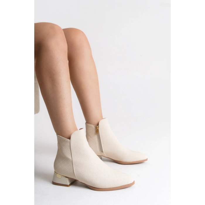 Ilena Metal Topuk ve Doku Detaylı Fermuarlı Şık Kadın Bot
