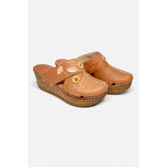 Kadın Hakiki Deri Çiçek Detaylı Bohem Tarz Rahat Mantar Taban Wedge Terlik