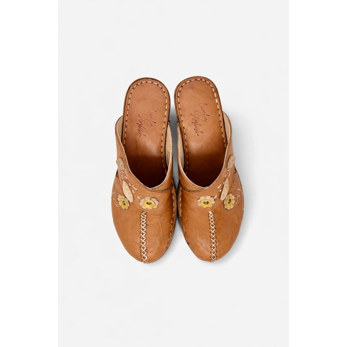 Kadın Hakiki Deri Çiçek Detaylı Bohem Tarz Rahat Mantar Taban Wedge Terlik