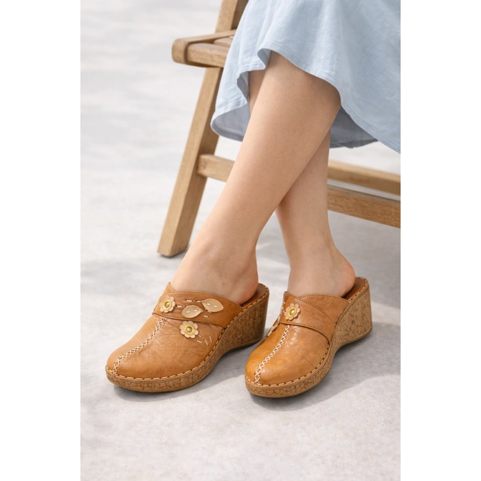 Kadın Hakiki Deri Çiçek Detaylı Bohem Tarz Rahat Mantar Taban Wedge Terlik