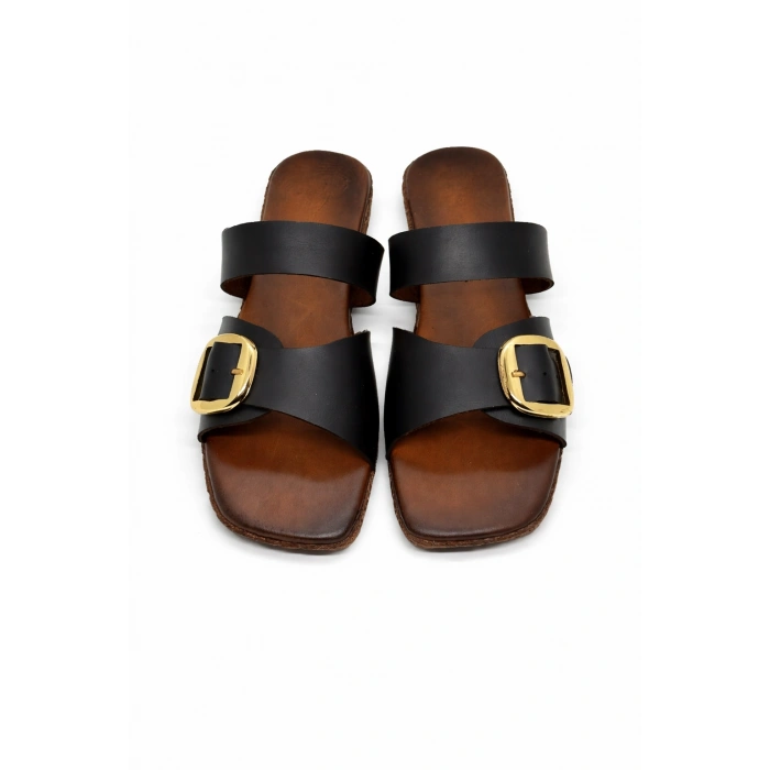 Leda Kadın Siyah Toka Detaylı Rahat Kaymaz Taban Şık Küt Burun Terlik