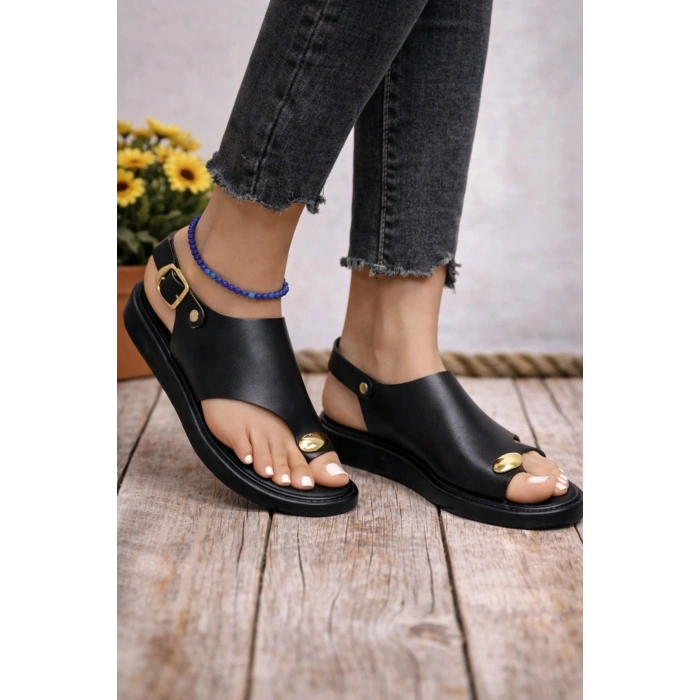 Larina Kadın Hakiki Deri Parmak Arası Gold Toka Detaylı Konforlu Günlük Sandalet