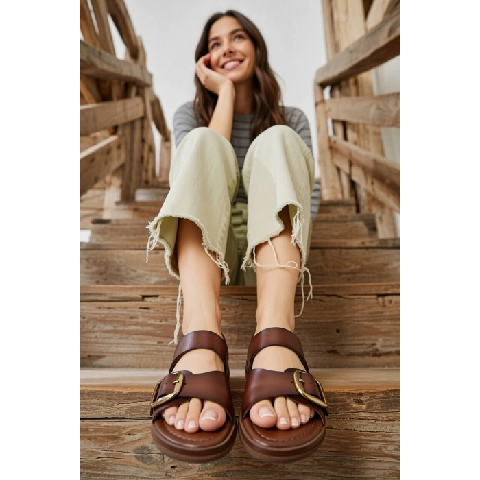 Leda Kadın Toka Detaylı Rahat Kaymaz Taban Şık Terlik