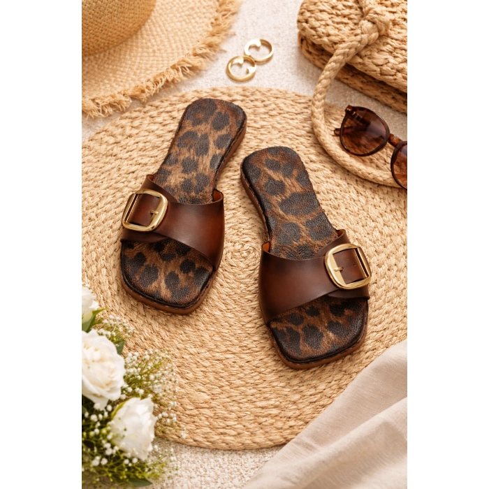 Leda Kadın Toka Detaylı Rahat Kaymaz Taban Şık Küt Burun Terlik