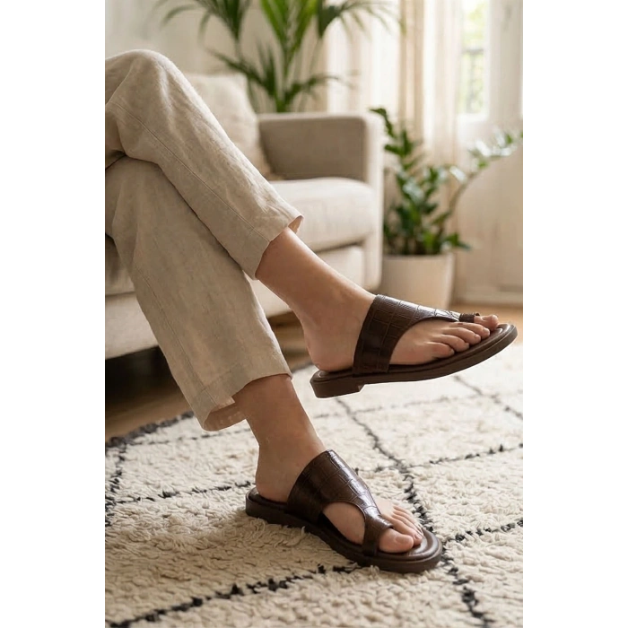 Angela Krokodil Desenli Parmak Arası Terlik