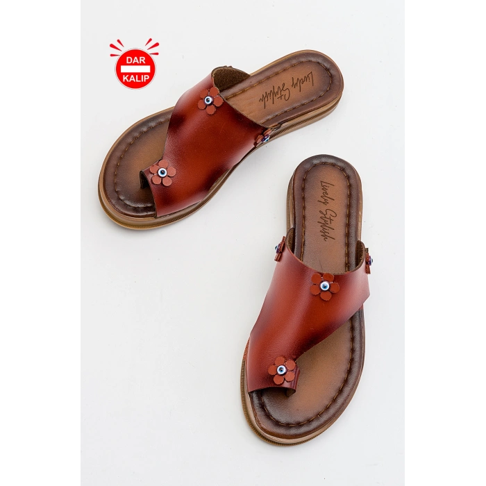 Angela Parmak Arası Çiçek Figürlü Deri Terlik