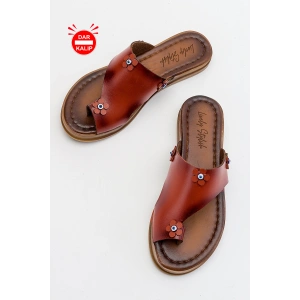 Angela Parmak Arası Çiçek Figürlü Deri Terlik