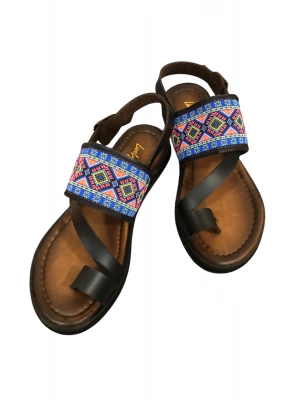 Shila Parmak Arası Çapraz Bant Deri Bodrum Sandalet