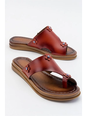 Angela Parmak Arası Çiçek Figürlü Deri Terlik