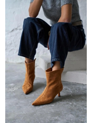 Trisha Sivri Burun Topuklu Sade Şık Kadın Kısa Süet Bot