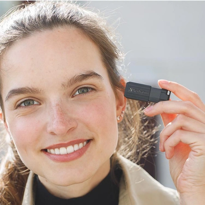 Verbatim PinStripe 64GB USB 2.0 Çek-İt Kızak Özellikli Flash Bellek