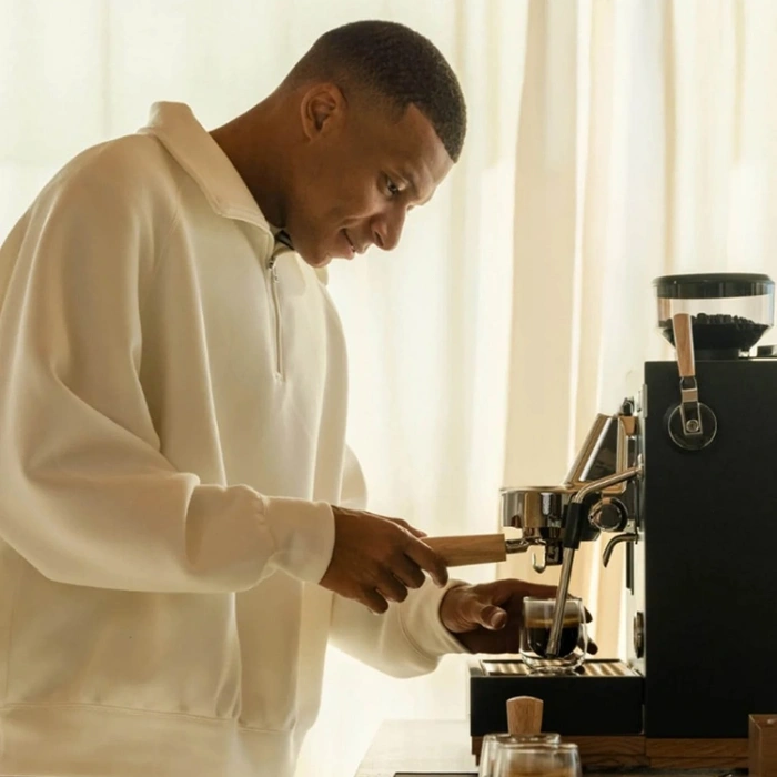 Loewe Aura.pure Espresso Makinesi, Kahve Öğütücü ile Birlikte, Premium Tasarım, Kahve Makinesi