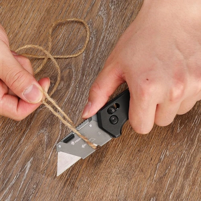 Workpro Wp211035 Ağır Hizmet Çelik/ahşap Gövde Katlanır Rötuş Maket Bıçağı + 11 Adet Yedek Bıçak