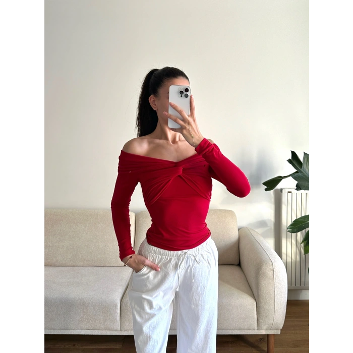Önü Drapeli Madonna Bluz - KIRMIZI