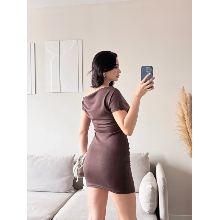 Kayık Yaka Elbise - KAHVE