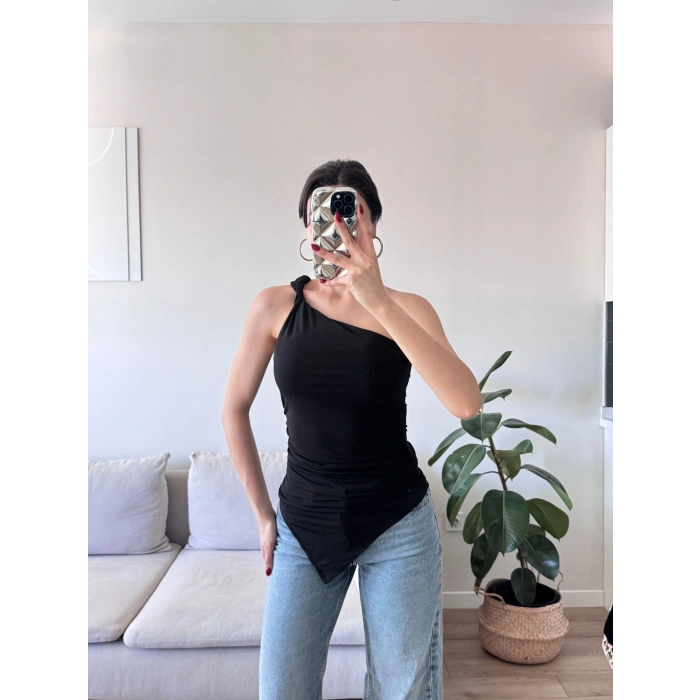 Omuz Dekolte Asimetrik Bluz - SİYAH