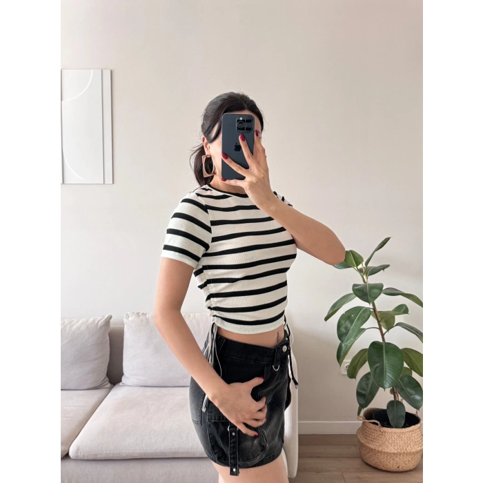 Yan Büzgü Çizgili Crop - BEYAZ