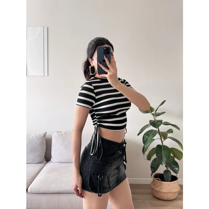 Yan Büzgü Çizgili Crop - SİYAH