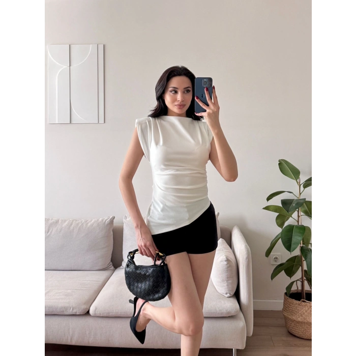 Vatkalı Asimetrik Bluz - BEYAZ