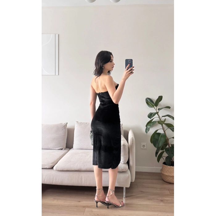 Derin Yırtmaç Straplez Elbise - SİYAH