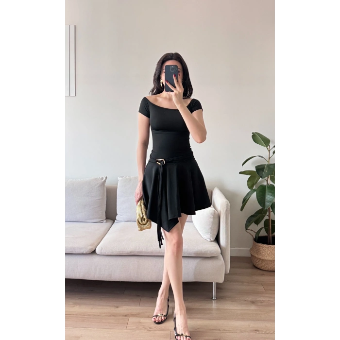 Kayık Yaka Kuşaklı Elbise - SİYAH