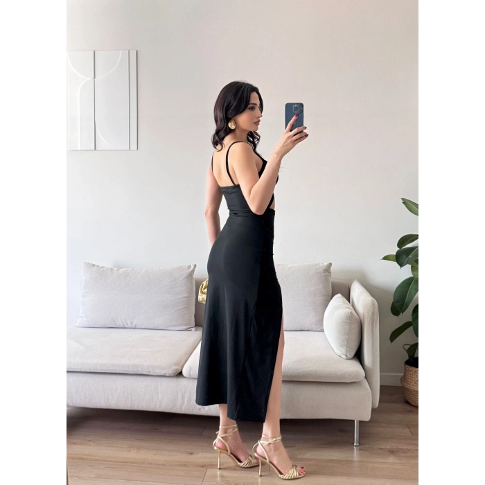 Aksesuarlı Derin Yırtmaç Elbise - SİYAH