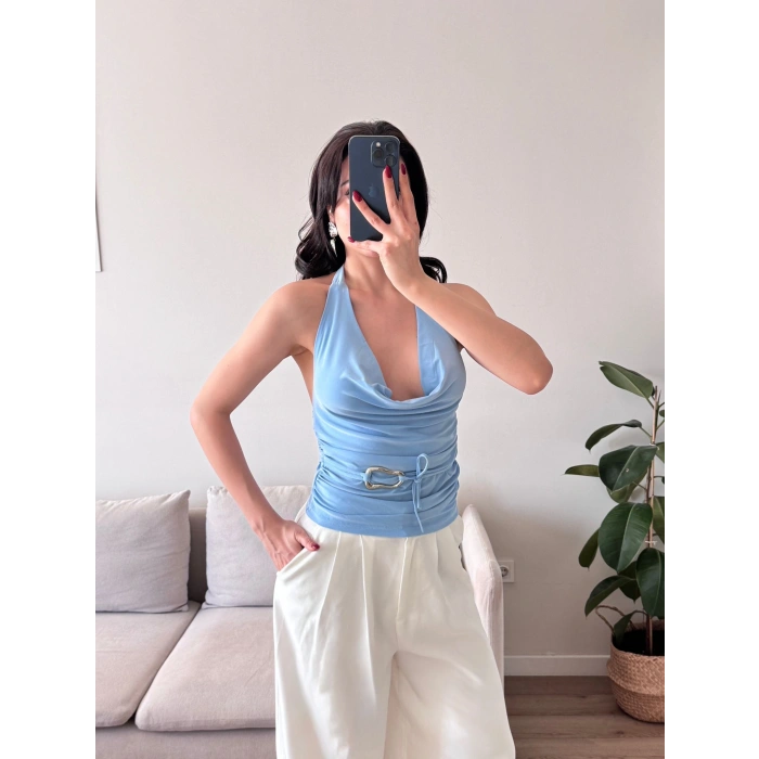 Degaje Yaka Aksesuar Crop - MAVİ