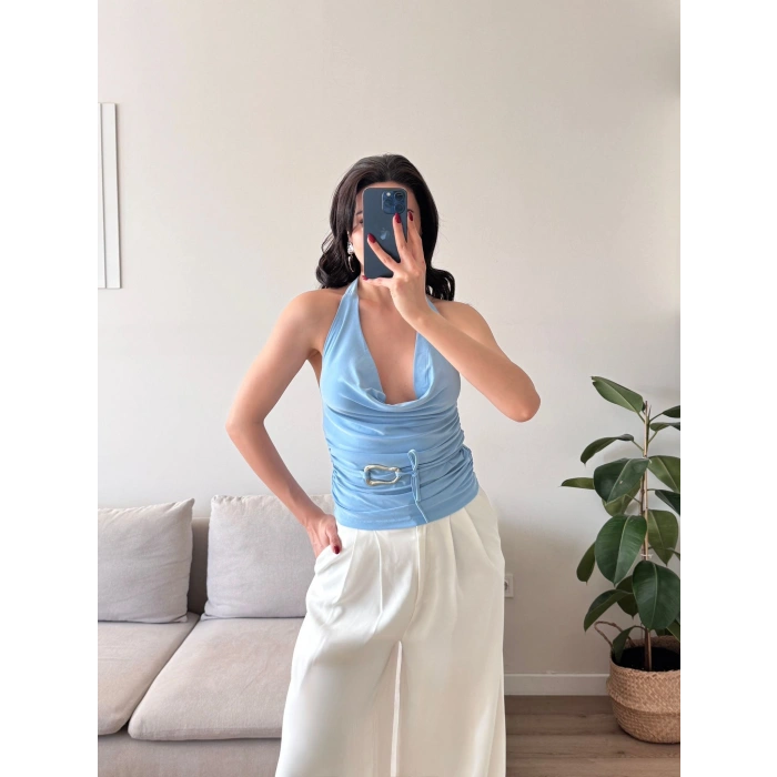 Degaje Yaka Aksesuar Crop - MAVİ