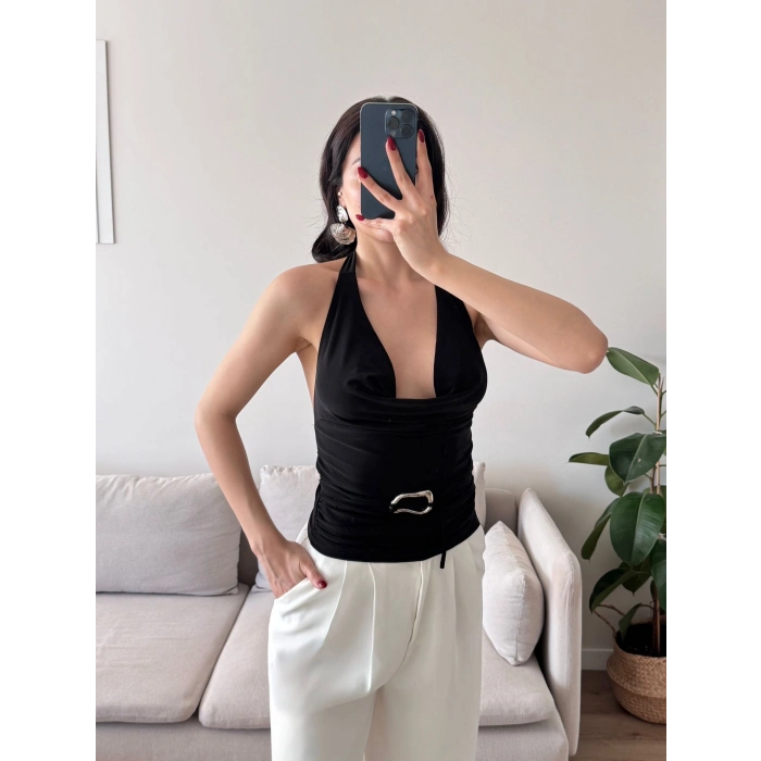 Degaje Yaka Aksesuar Crop - SİYAH