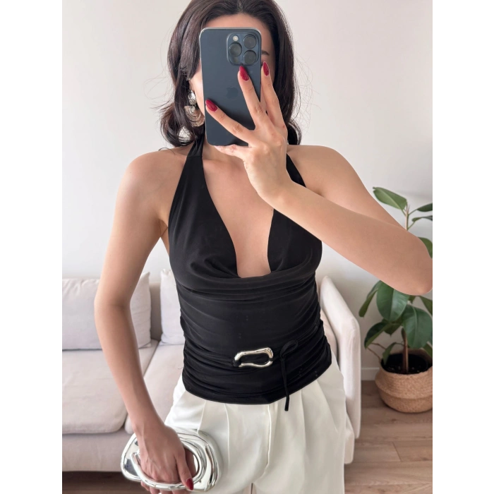 Degaje Yaka Aksesuar Crop - SİYAH