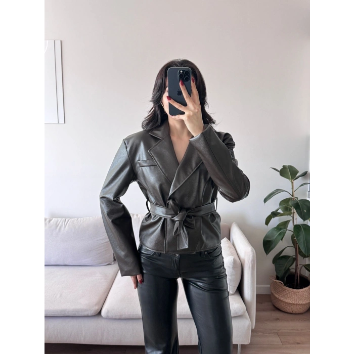 Kruvaze Yaka Kuşaklı Deri Ceket - KAHVE