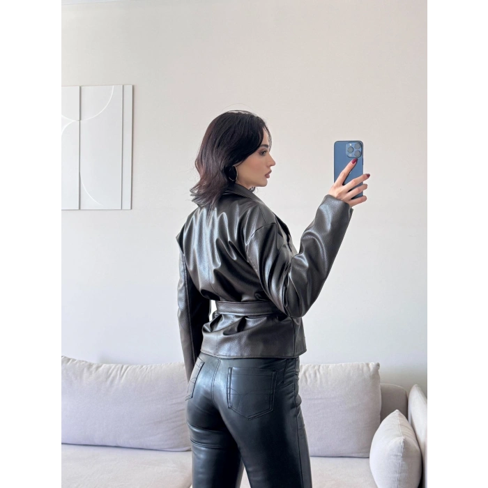 Kruvaze Yaka Kuşaklı Deri Ceket - KAHVE