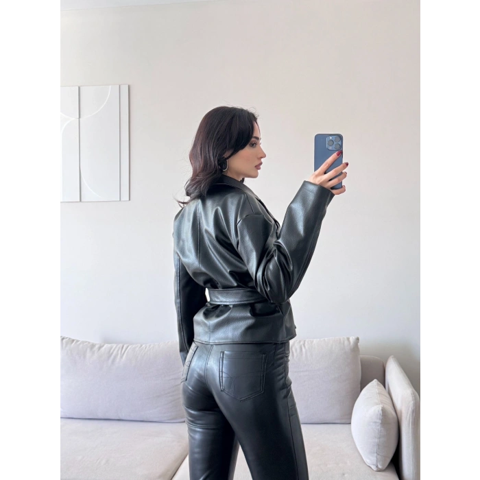 Kruvaze Yaka Kuşaklı Deri Ceket - SİYAH