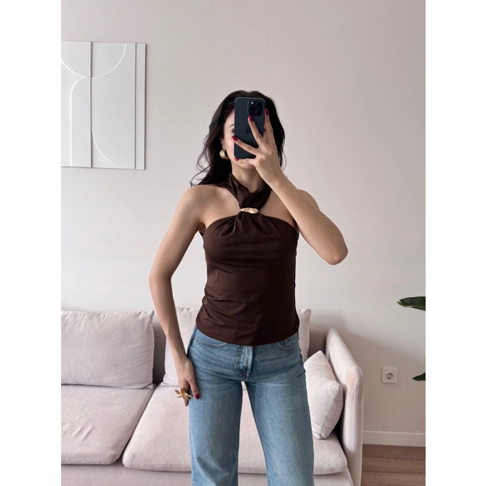 Halter Yaka Aksesuar Detaylı Bluz - KAHVE