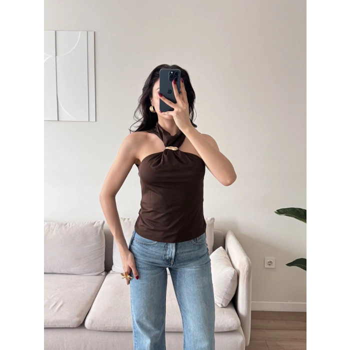 Halter Yaka Aksesuar Detaylı Bluz - KAHVE