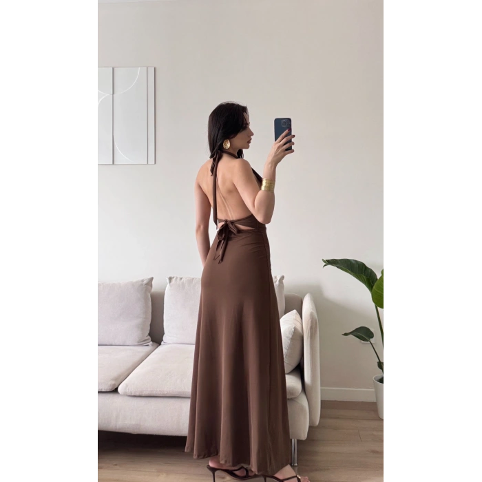 Halter Yaka Sırt Bağlamalı Yırtmaçlı Maxi Elbise - KAHVE