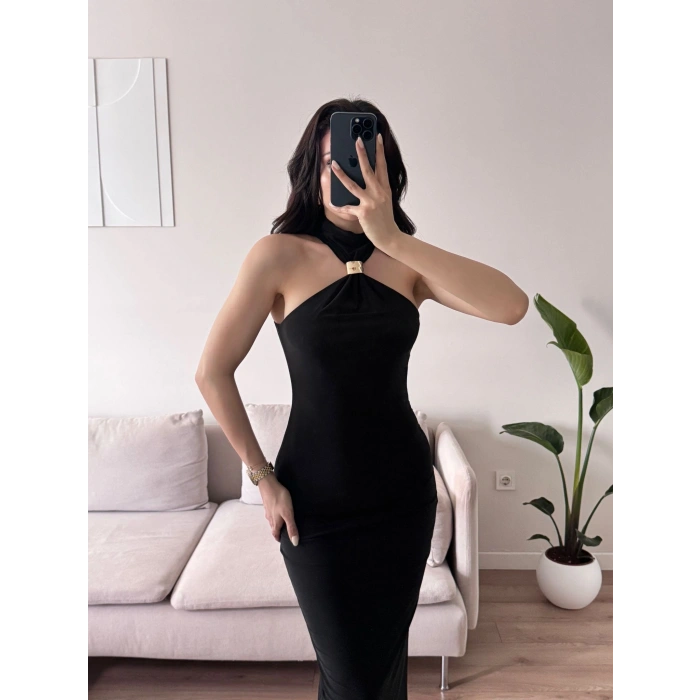 Yırtmaç Detay Aksesuarlı Elbise - SİYAH