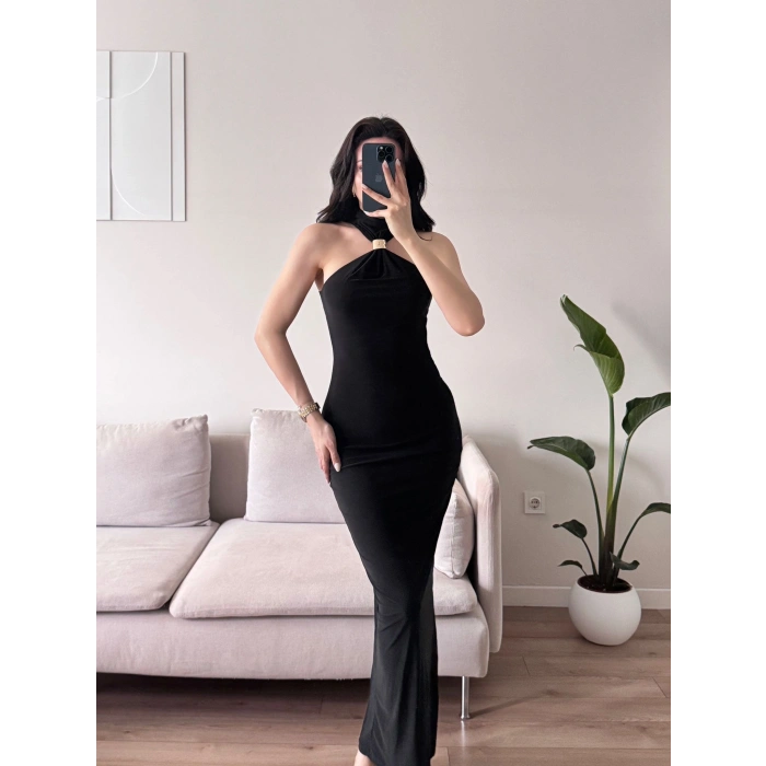 Yırtmaç Detay Aksesuarlı Elbise - SİYAH