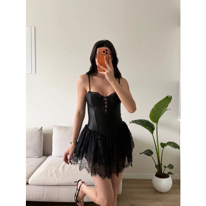 Bel Korse Eteği Dantel Elbise - SİYAH