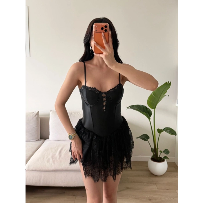 Bel Korse Eteği Dantel Elbise - SİYAH