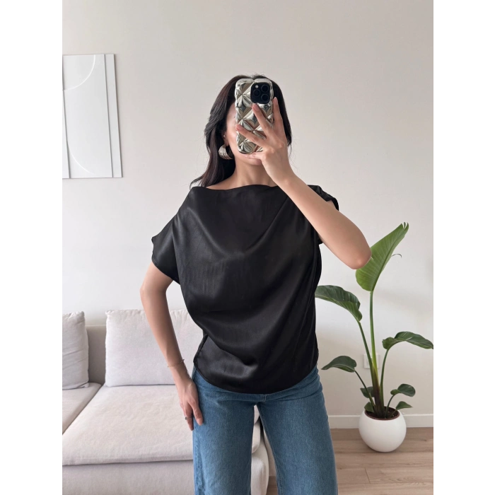 Kayık Yaka Saten Bluz - SİYAH