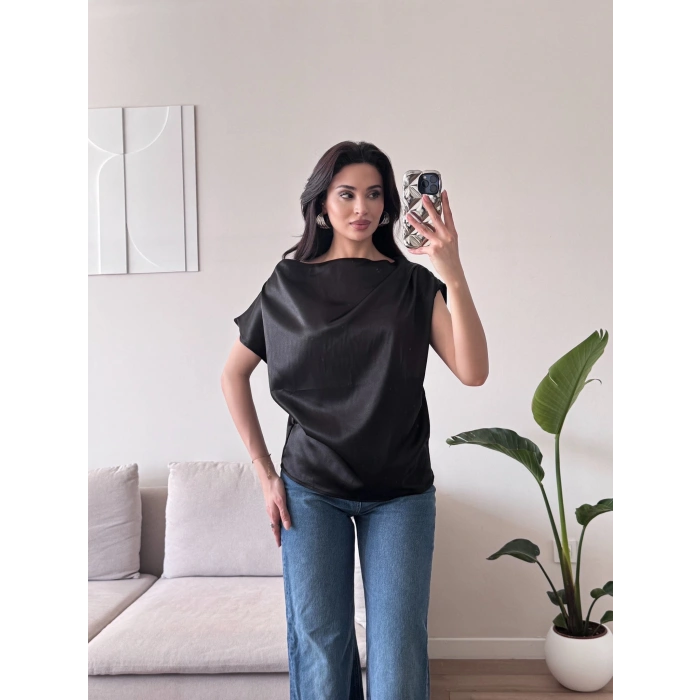 Kayık Yaka Saten Bluz - SİYAH