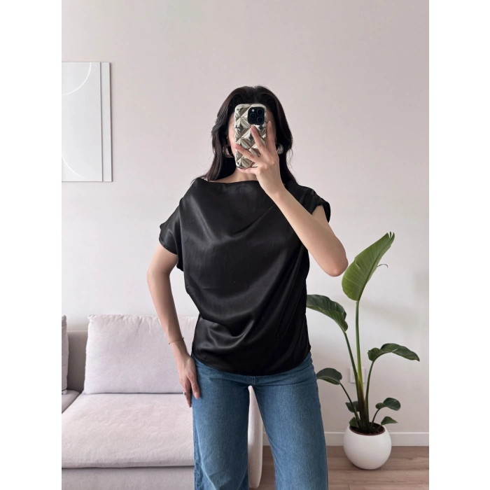 Kayık Yaka Saten Bluz - SİYAH
