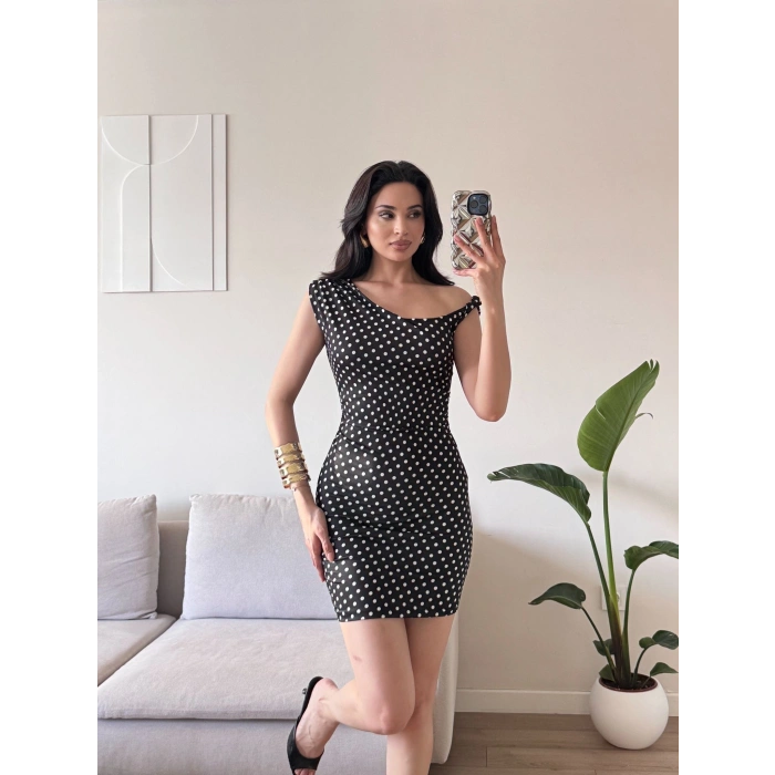 Puantiyeli Omuz Burgu Elbise - SİYAH