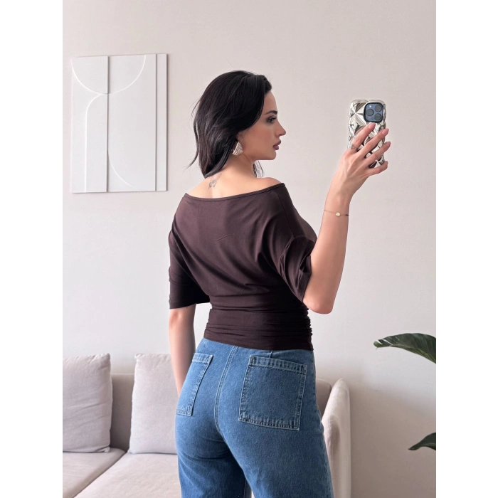 Kayık Yaka Bluz - KAHVE