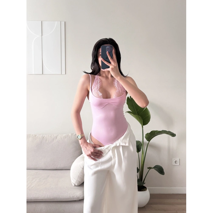 Boyun Geçmeli Güpürlü Bodysuit - PEMBE