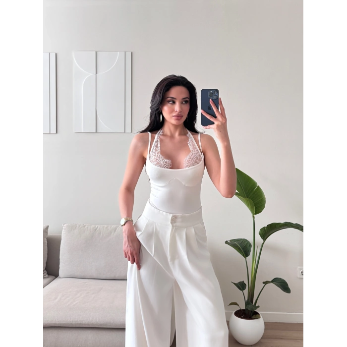 Boyun Geçmeli Güpürlü Bodysuit - BEYAZ